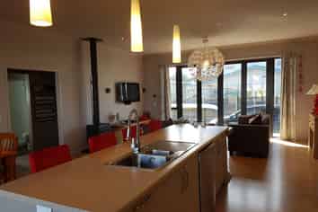 215B The Square, Whangamata