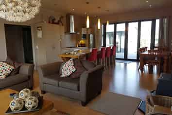 215B The Square, Whangamata