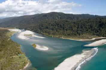 1 Paringa River Area, Bruce Bay