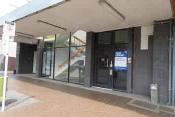 RETAIL OR PROFESSIONAL OFFICE