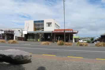 RETAIL OR PROFESSIONAL OFFICE