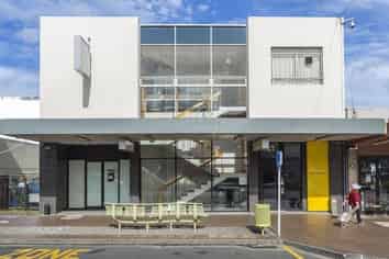 RETAIL OR PROFESSIONAL OFFICE