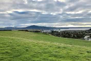 SIZE, LOCATION, VIEWS...THIS ONE REALLY DOES HAVE IT ALL