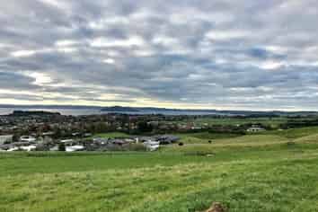 SIZE, LOCATION, VIEWS...THIS ONE REALLY DOES HAVE IT ALL