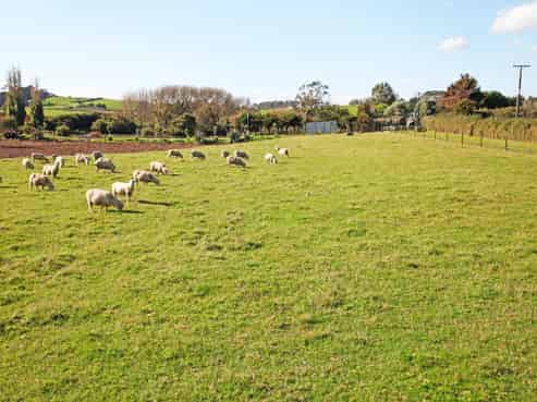 261 Parker Lane, Buckland