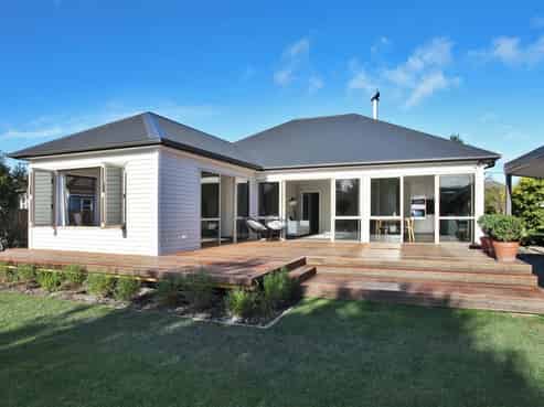 40 Pitcairn Crescent, Bryndwr