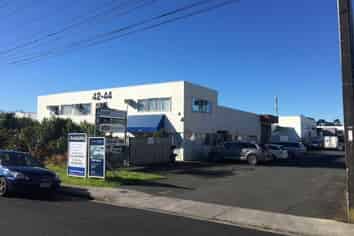 Road front Wairau Valley