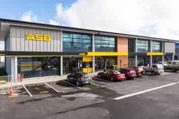 Superior first floor office premise