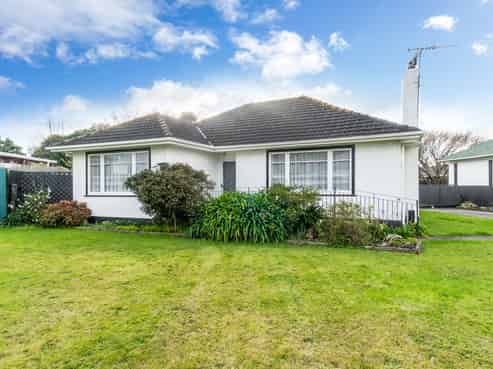 19 Battersea Place, Roslyn