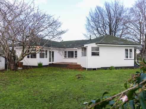 1001 Rata Street, Mahora