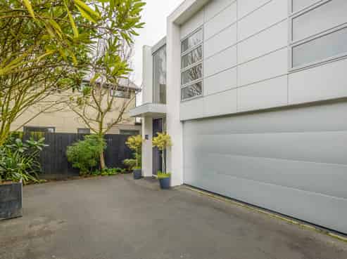 29E Geraldine Street, Edgeware