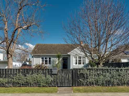 707 Massey Street, Akina