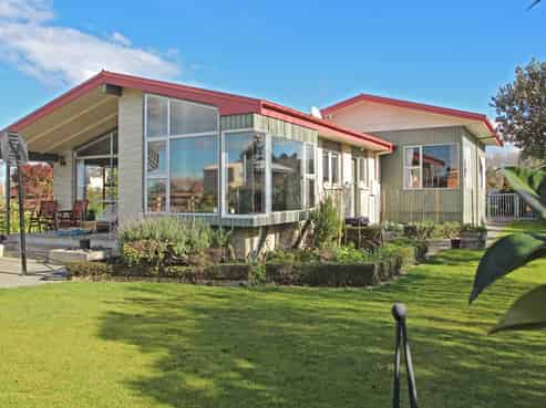 12A Tucker Lane, Clive