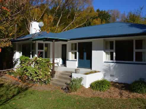 15 Factory Road, Little Akaloa