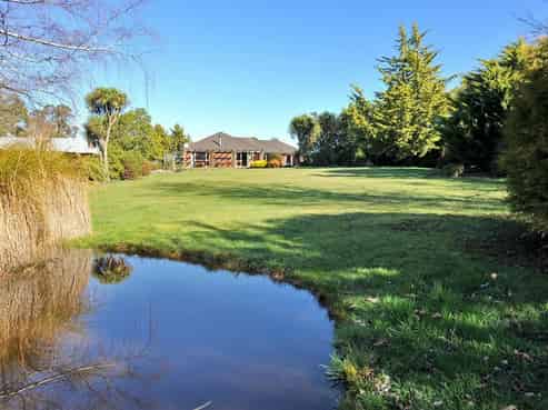 1731 Cust Road, Cust