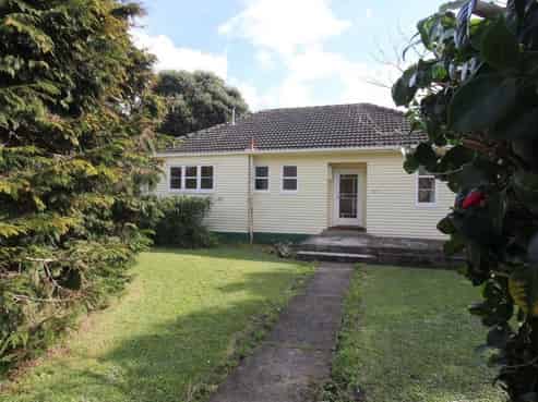 85 Savage Crescent, West End