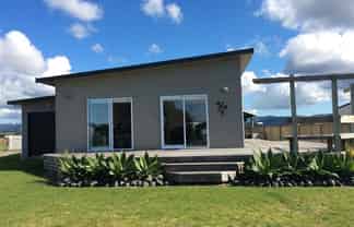 186 Ngaio Drive, Matarangi