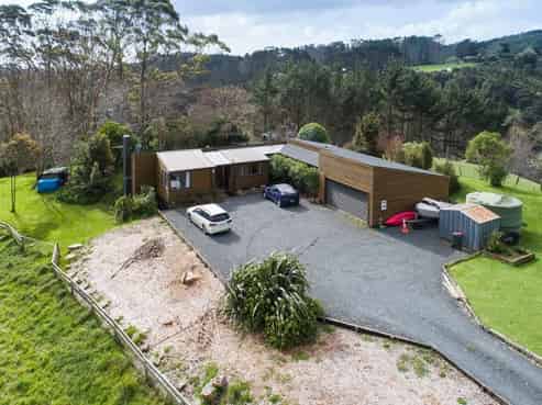 156 Ara-kotinga, Whitford