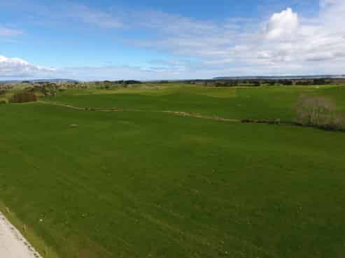 392 Journeys End, Tapora