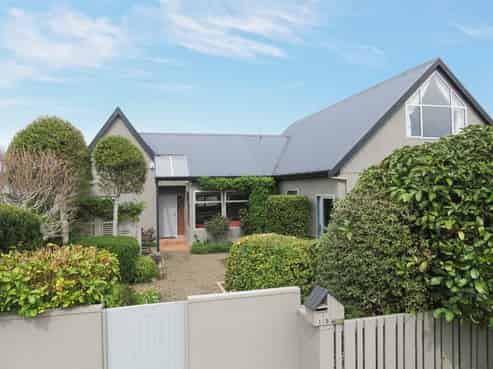 15 Lamond Street West, Rosedale