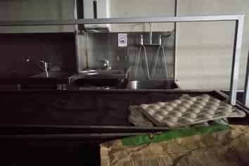 RETAIL SPACE WITH EXTRACTION