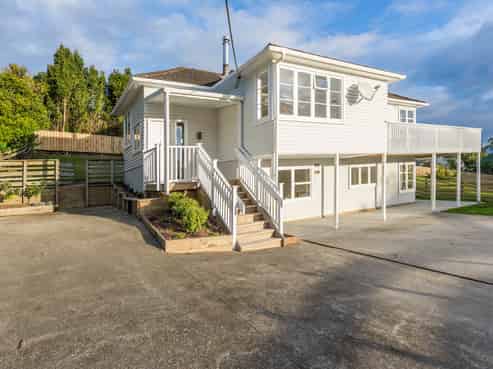 10 Saint James Avenue, Helensville