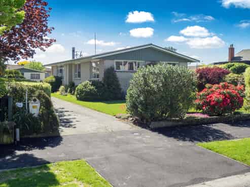 28 Churchill Avenue, Allenton