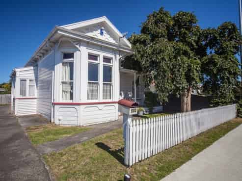 354 Botanical Road, West End