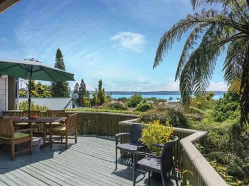 11 Aquarius Drive, Kawaha Point