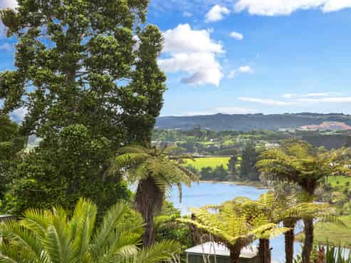 27 Pohutukawa Avenue, Shelly Park