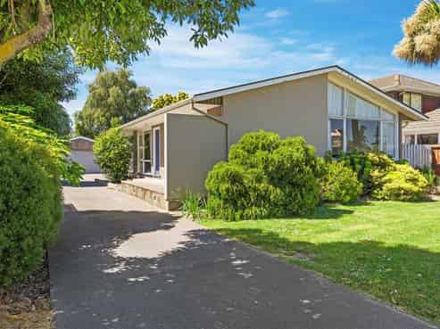80 Russley Road, Russley
