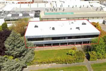 Woolston offices for lease - cheap