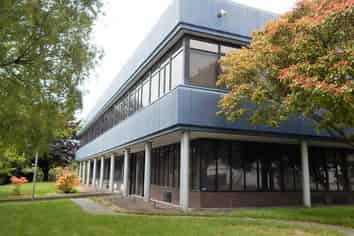 Woolston offices for lease - cheap