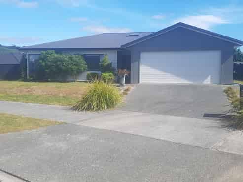 49 Sunstone Crescent, Brown Owl