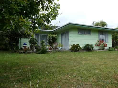 23 River Road, Hector