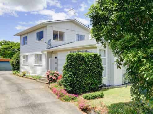 34 Deanwell Avenue, Deanwell