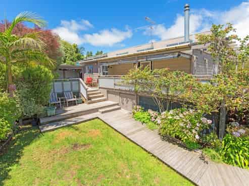 21B Brian Crescent, Stanmore Bay