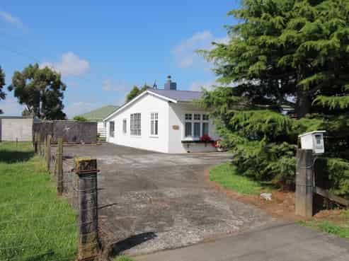 32 Flower Street, Bulls