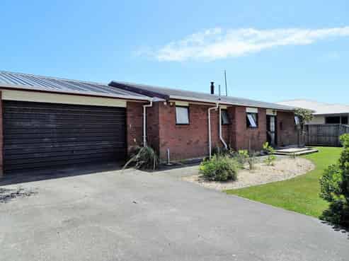 12 Ogilvie Road, Gladstone