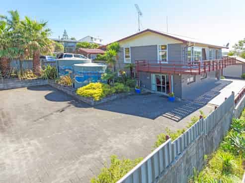 12 Everard Avenue, Army Bay