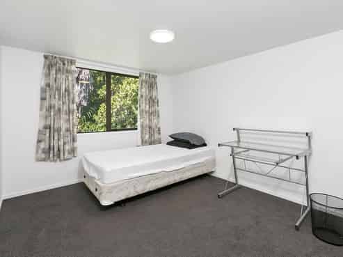 42A/C/D/E Olivine Street, Poike