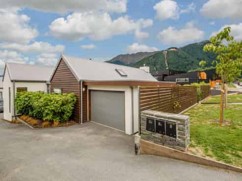 8 Hallenstein Street, Queenstown Central