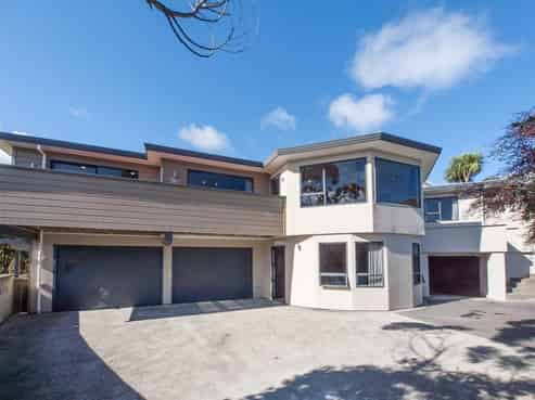 10 Longmont Terrace, Churton Park