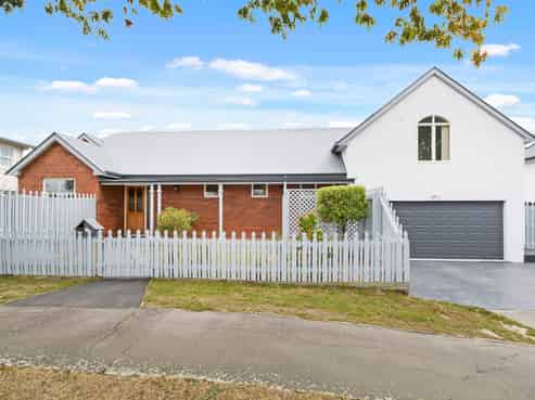 2 Delaware Crescent, Russley