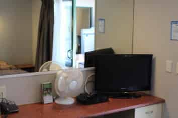 18 Modern Units with Good Lease