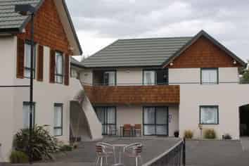 18 Modern Units with Good Lease