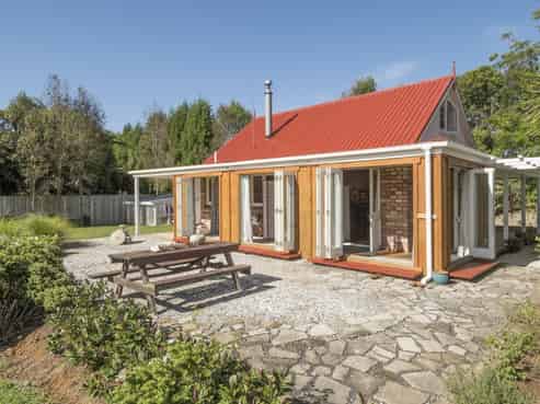 14 Poland Street, Waikino