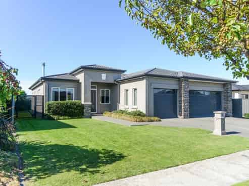 13 Heynes Place, Clive