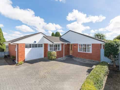 136B Amberley Avenue, Highbury