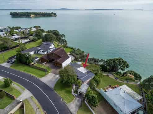 11 Hawke Crescent, Beachlands